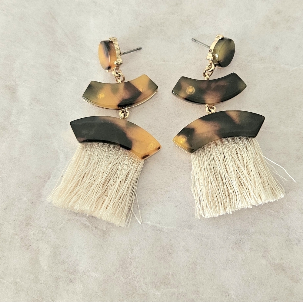 Elegant Tortoiseshell and Cream Fringe Pierced Earrings